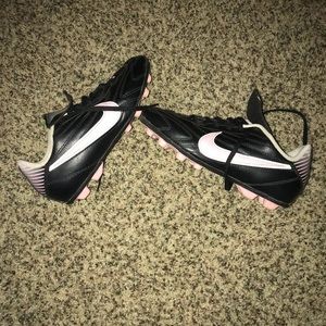 Kids 3.5 youth Nike soccer cleats